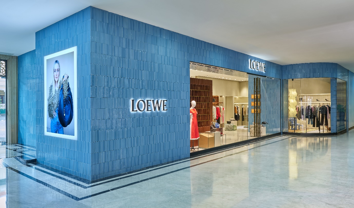 LOEWE ra mắt cửa hàng đầu tiên tại TTTM Union Square, TP.HCM - Ảnh 8.