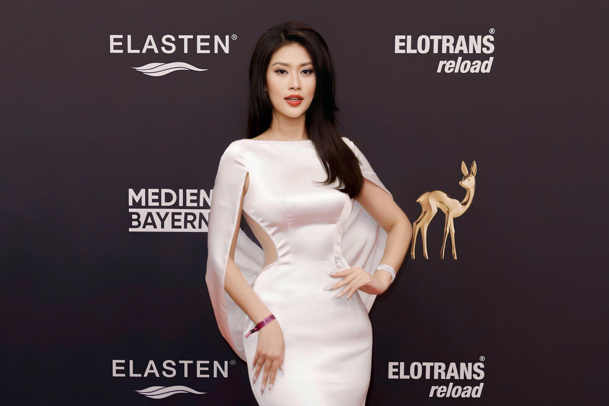 Hoa hậu Đoàn Thiên Ân đại diện Elasten sánh vai cùng sao quốc tế trên thảm đỏ Bambi Awards - Ảnh 5.