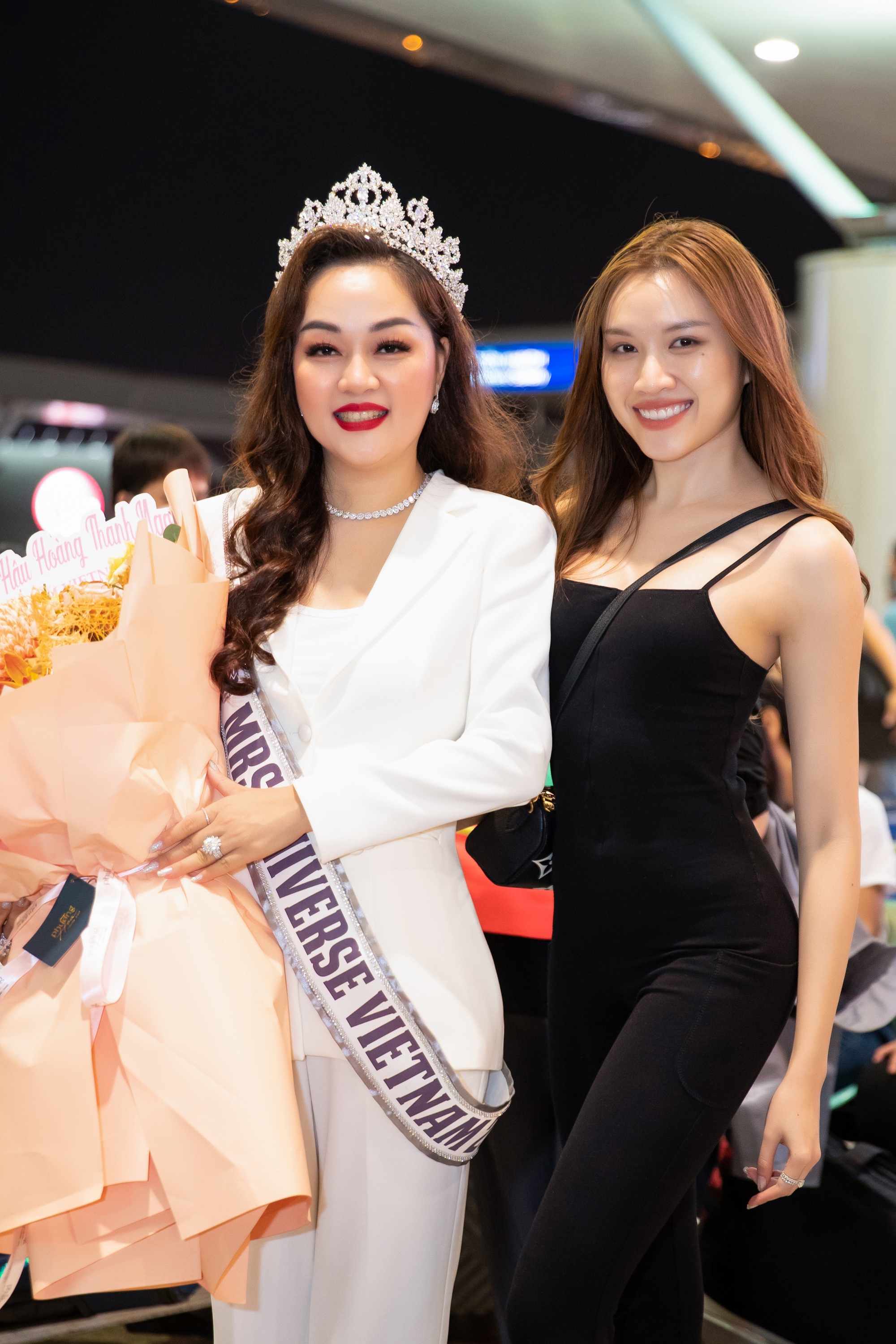 Hoa hậu Quý bà Hoàn vũ Việt Nam Hoàng Thanh Nga chính thức lên đường đi Sofia tham dự Mrs Universe 2023 - Ảnh 3.