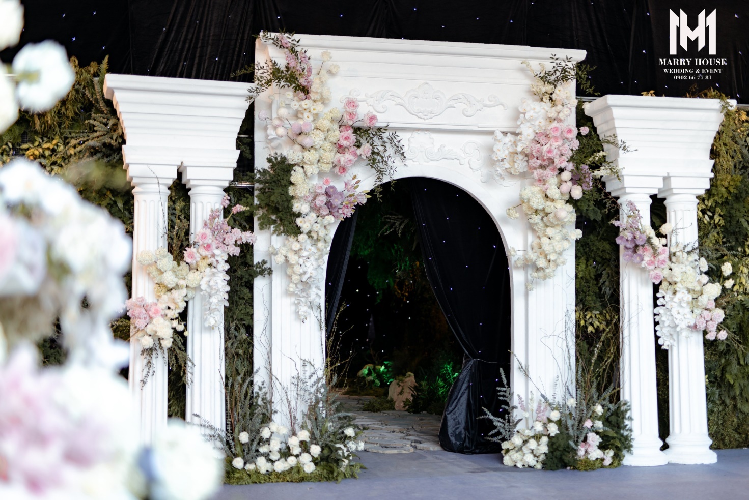 Marry House - Hoàn thiện đám cưới với 6 tấn hoa trong vòng 1 tháng bởi 150 nhân công - Ảnh 3.