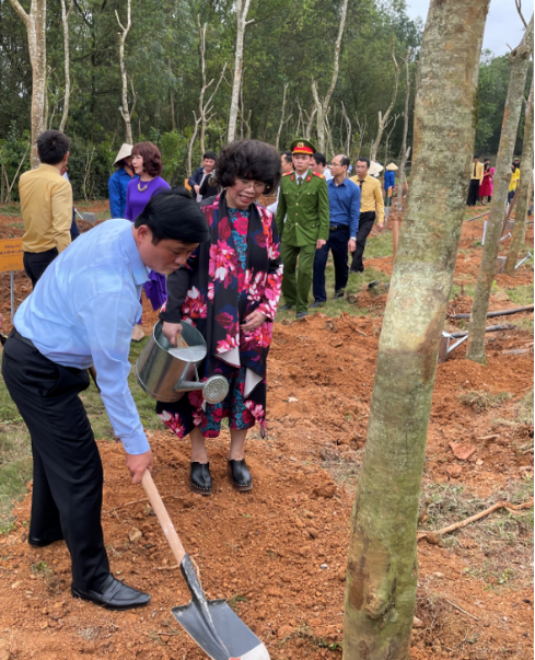 Lễ phát động Tết trồng cây nhớ ơn Bác Hồ tại Đền Chung Sơn: Gieo mầm xanh – Gặt hy vọng - Ảnh 1.