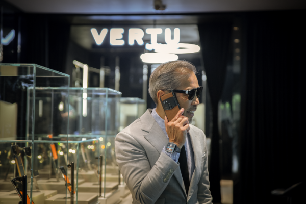 Vì sao giới nhà giàu thích sử dụng điện thoại Vertu? - Ảnh 3.