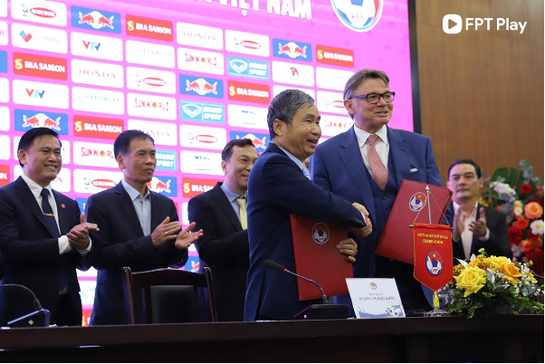Tân HLV Troussier chia sẻ kỳ vọng về U23 Việt Nam tại Doha Cup 2023 - Ảnh 1.