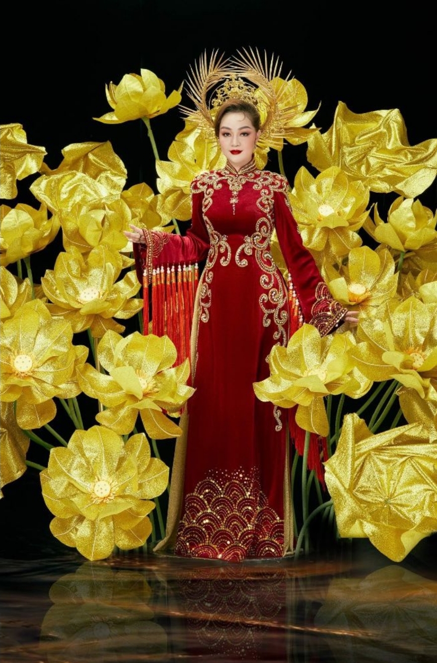 Hoa hậu Hoàng Thanh Nga và các trang phục dự thi Mrs. Hoàn Vũ - Ảnh 3.