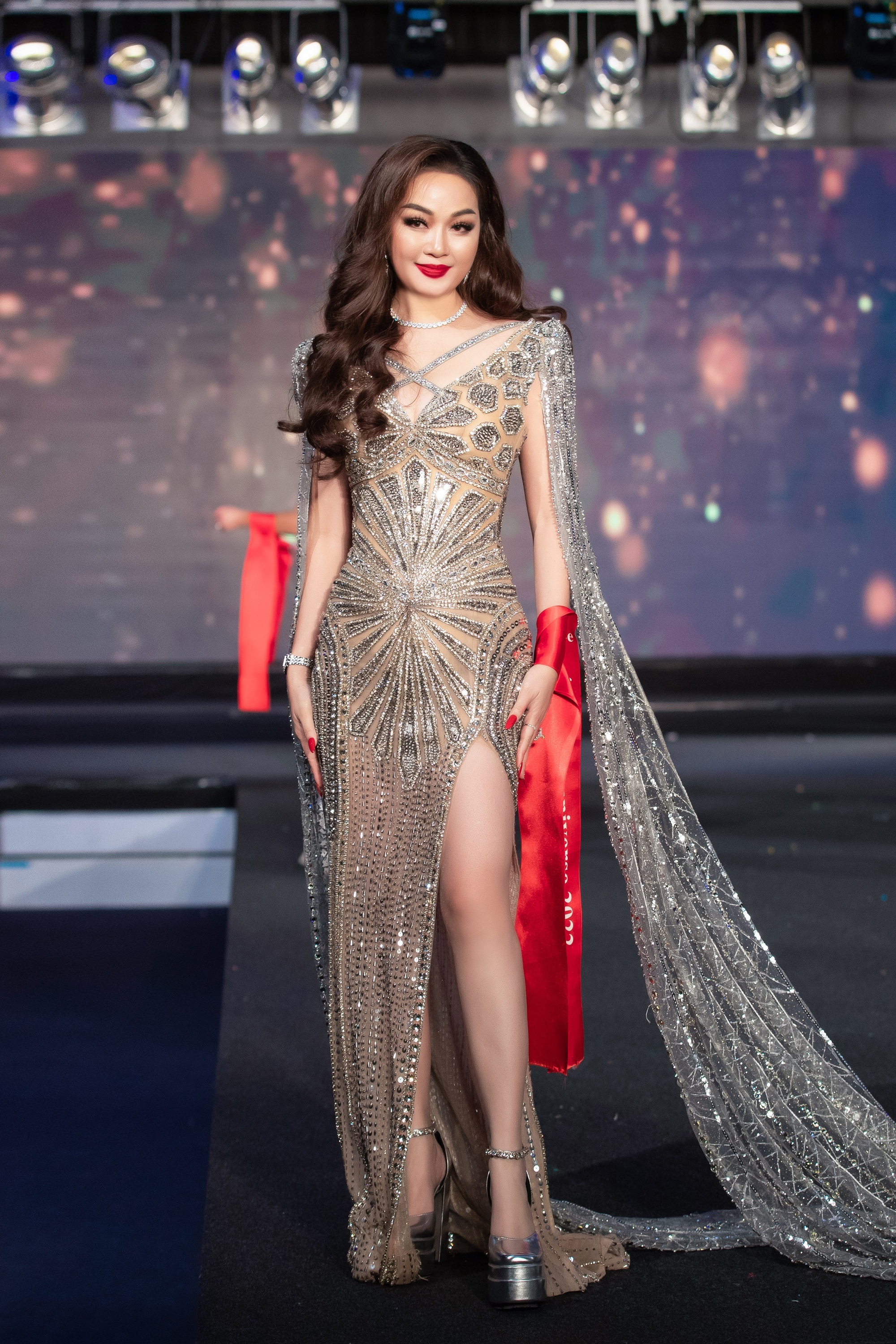 Hoàng Thanh Nga xuất sắc đoạt giải Á hậu 1 Mrs Universe 2022 tại Sofia - Ảnh 4.