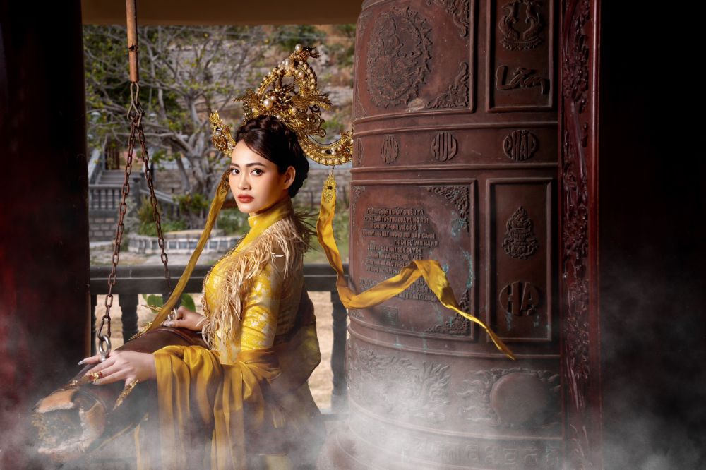 Hoa hậu Quý bà Việt Nam Bích Hạnh tung bộ ảnh mừng năm mới - Ảnh 4.