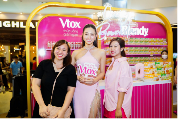 Gặp gỡ Hoa hậu Lương Thùy Linh tại &quot;Uống cực chill, fill cảm xúc&quot; cùng Blendy® và Vtox - Ảnh 3.