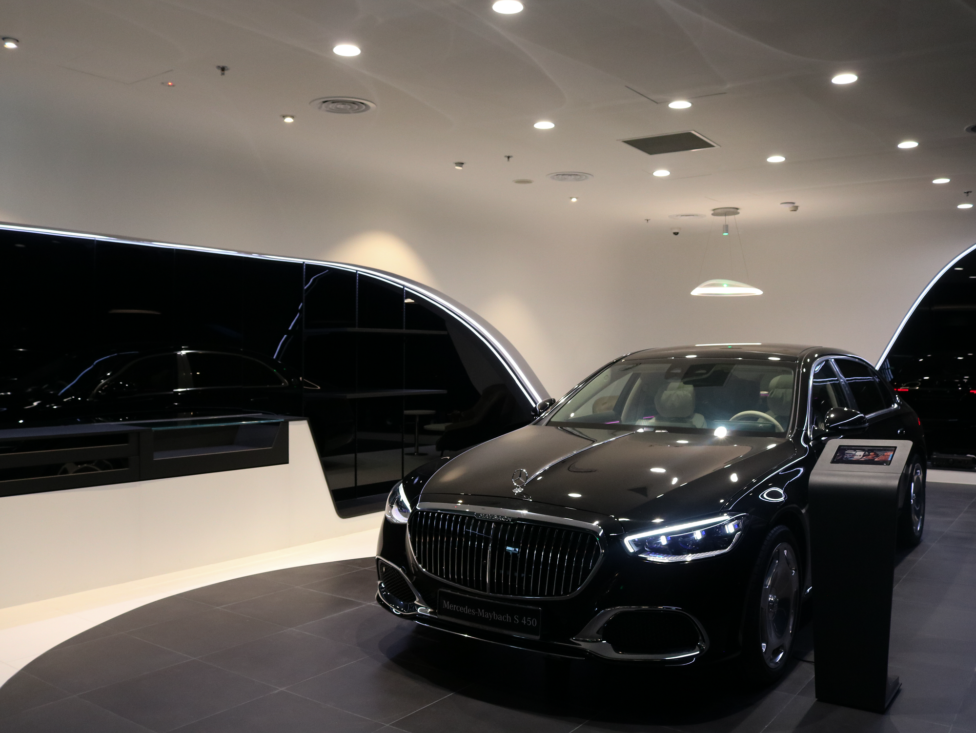 Ra mắt showroom có phòng chờ Maybach Lounge đầu tiên của Mercedes-Benz tại Việt Nam - Ảnh 3.