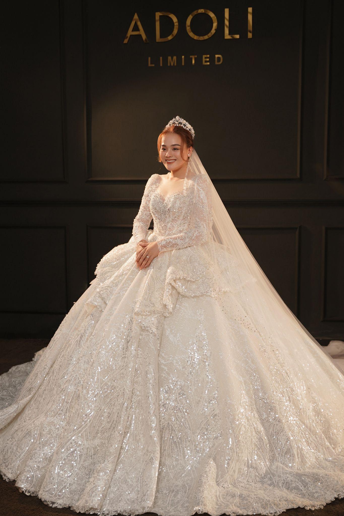 “Thánh Sún” Ngân Thảo nổi bật trong ngày trọng đại với bộ váy cưới 100 triệu đồng đến từ thương hiệu ADOLI - Ảnh 2.
