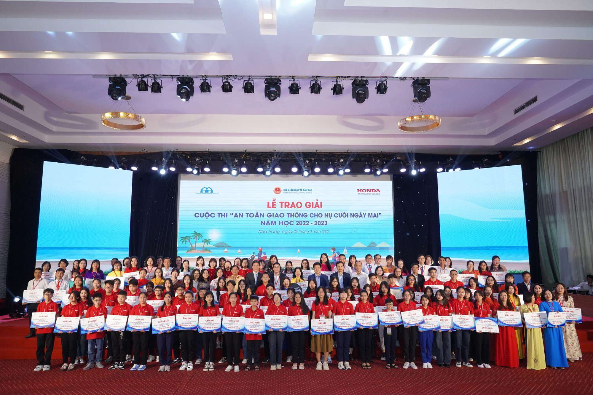 Honda Việt Nam trao hơn 1000 giải thưởng cho học sinh THCS và THPT - Ảnh 1.