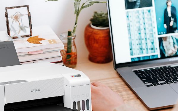 Phong cách aesthetic - xu hướng mới của giới trẻ và sự phá cách trong cách trang trí không gian làm việc - Ảnh 1.