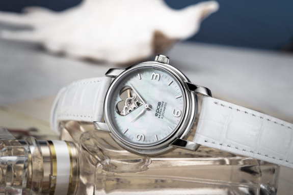 Đồng hồ Thụy Sỹ chính hãng - Món quà hoàn hảo cho 8/3 - Ảnh 2. Đồng hồ Thụy Sỹ chính hãng - Món quà hoàn hảo cho 8/3 - Ảnh 2.