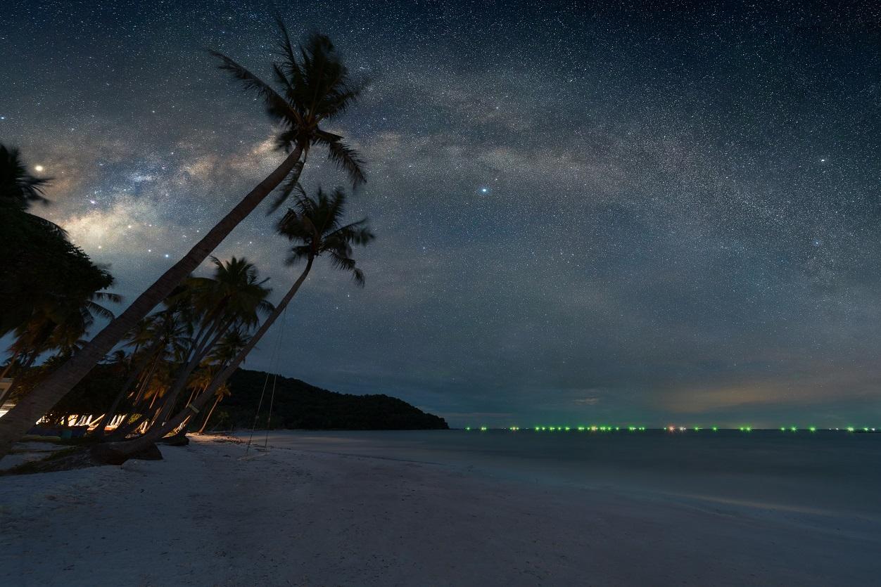 “Giấc mơ vươn tới một ngôi sao” của bãi biển trứ danh Phú Quốc - Ảnh 1.