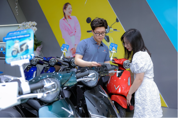 Khai trương đại lý uỷ quyền xe máy điện VinFast đầu tiên tại Hà Nội năm 2023 - Ảnh 1.