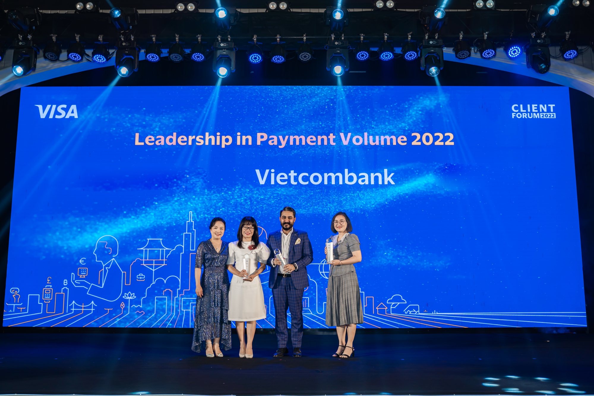 Vì sao thẻ Vietcombank luôn được yêu thích và khác biệt tại thị trường Việt Nam? - Ảnh 11.