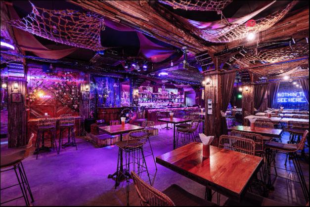 “Đắm chìm” trong điệu Techno House tại quán bar biển ở Phú Quốc - Ảnh 1.