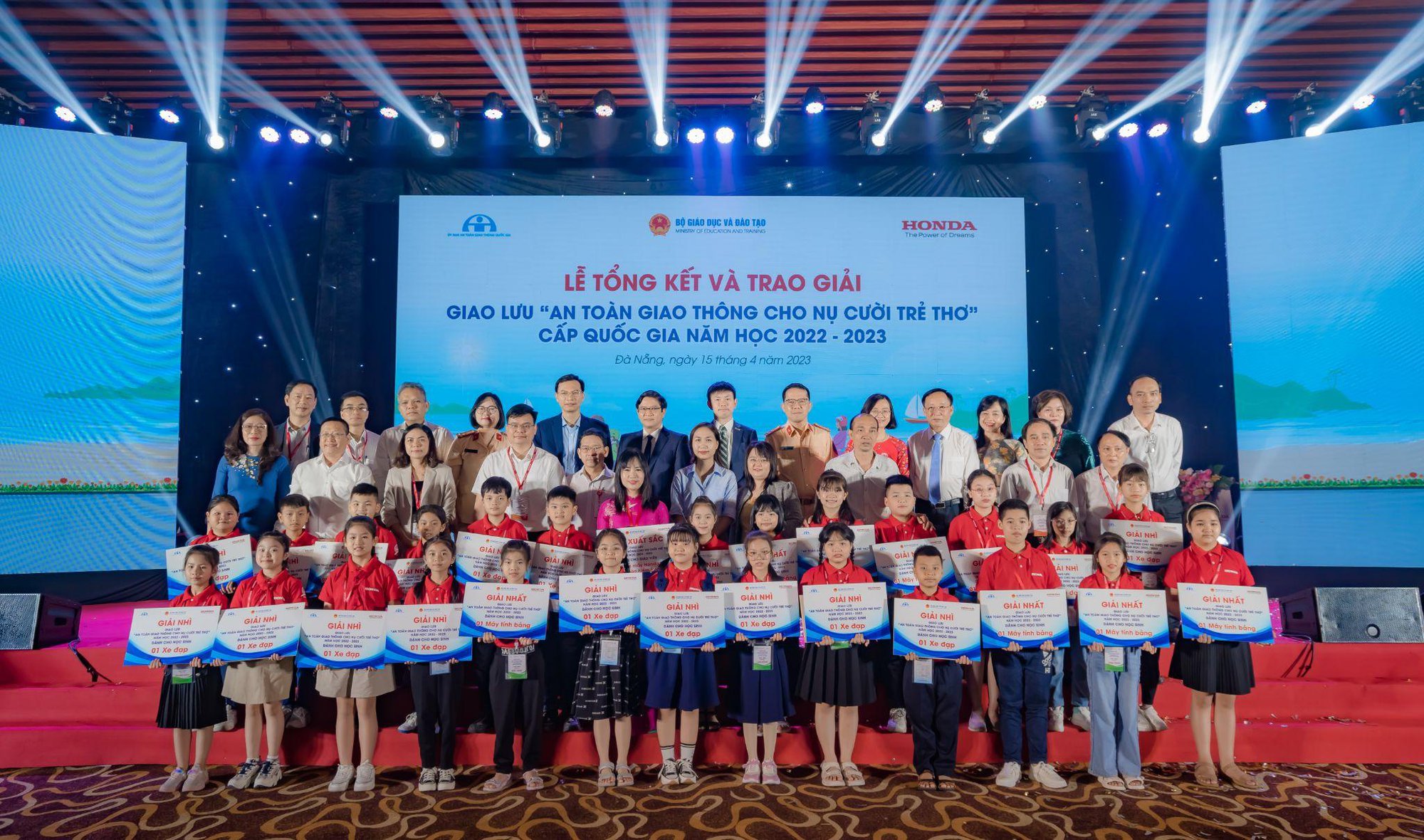 Honda Việt Nam trao hơn 1.500 giải trong cuộc thi &quot;An toàn giao thông cho nụ cười trẻ thơ&quot; năm học 2022 - 2023 - Ảnh 1.
