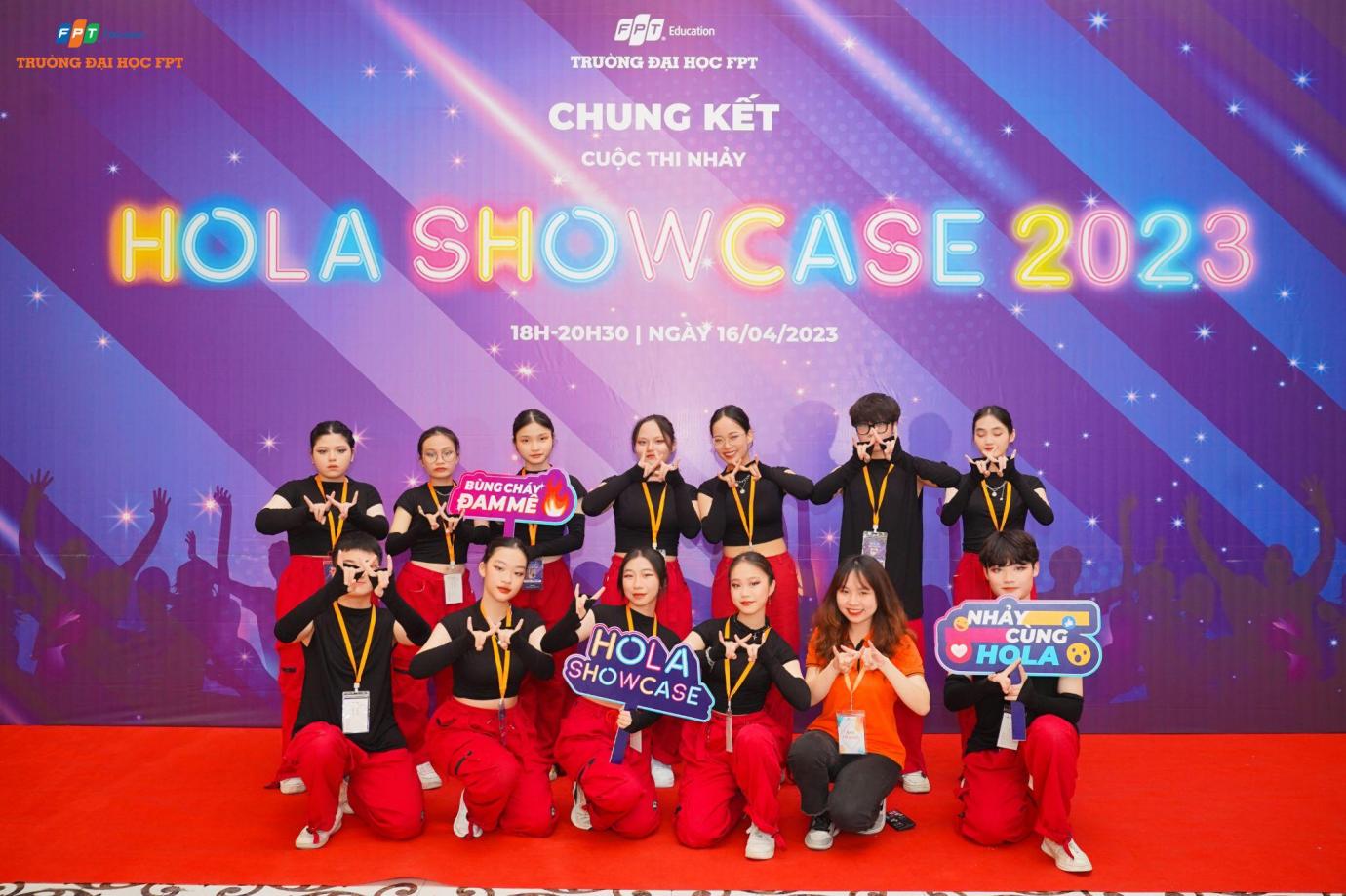 Học sinh THPT Lý Thường Kiệt nâng cúp vô địch Hola Showcase 2023 do ĐH FPT Hà Nội tổ chức - Ảnh 1.