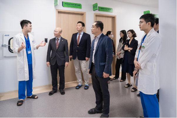 Samsung Medical Center ký kết hợp tác với Bệnh viện Hồng Ngọc - Ảnh 3.
