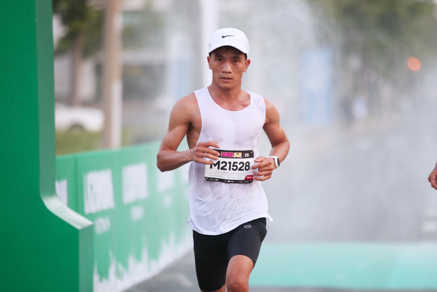 Lộ diện 4 runner giành vé tham dự chung kết Lazada Run tại Singapore - Ảnh 4.