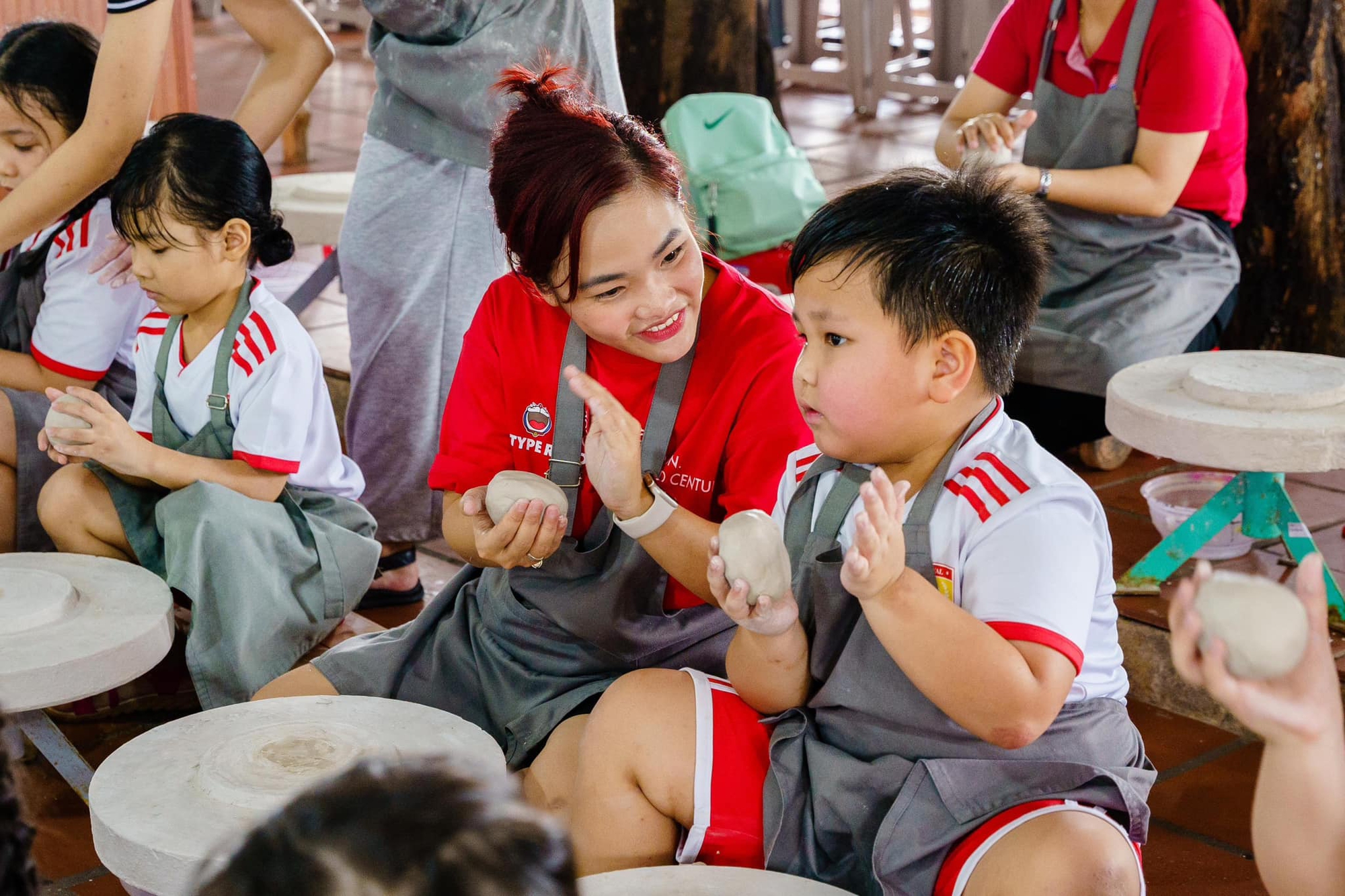 Đầu tư cho con học trường quốc tế, 3 mẹ bỉm bất ngờ trước sự dạn dĩ của các nhóc tỳ - Ảnh 5.