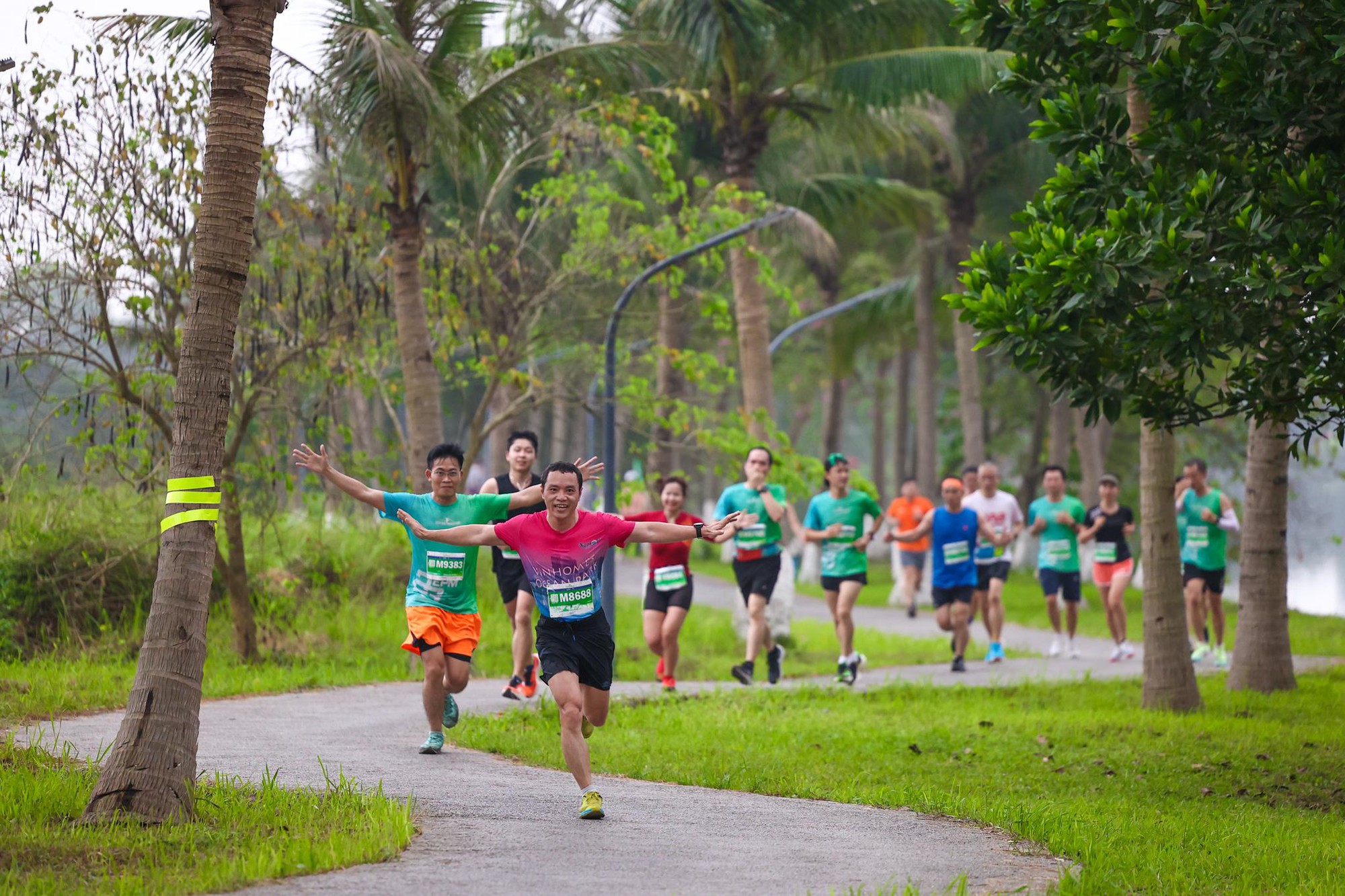 Những khoảnh khắc khó quên trên đường đua Ecopark Marathon 2023 - Ảnh 2.