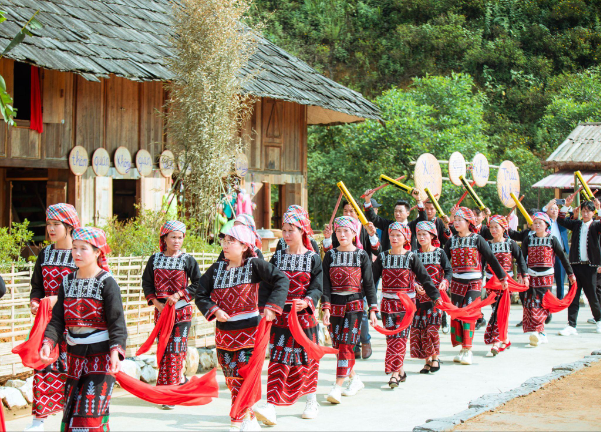 Độc đáo không gian văn hóa 5 dân tộc Sa Pa tại Sun World Fansipan Legend - Ảnh 1.