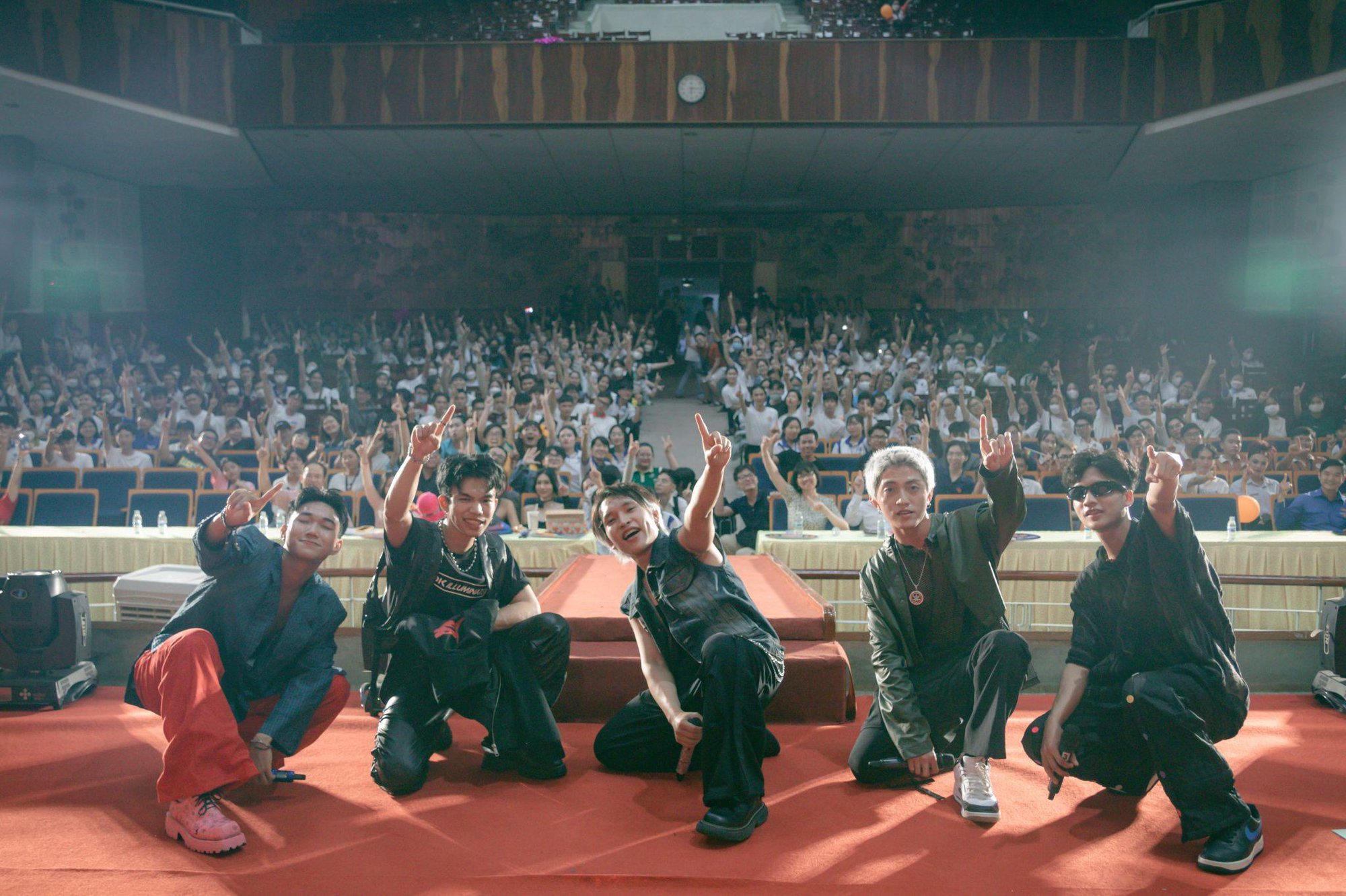 Sinh viên Cần Thơ “cháy hết mình” cùng Minh Tú và Lynk Lee trong SAFE-UNI Festival, cam kết luôn “Yêu An Toàn” - Ảnh 7.
