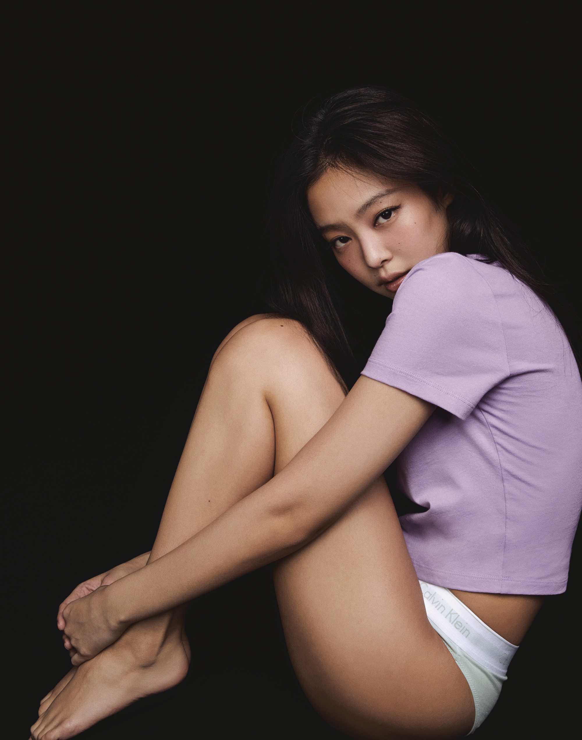 Calvin Klein kết hợp cùng Jennie (BLACKPINK) ra mắt BST phiên bản giới hạn - Ảnh 3.