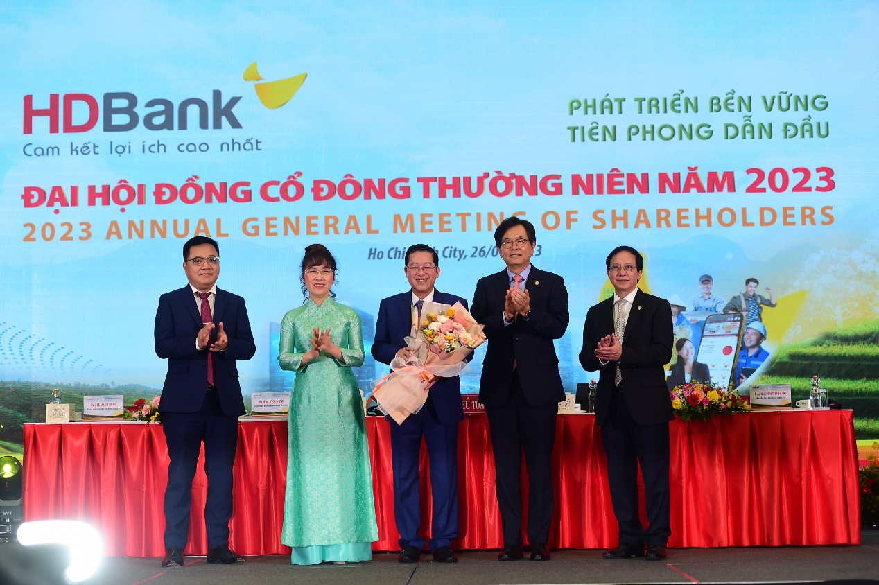 Chủ tịch HĐQT HDBank nói gì với cổ đông, nhà đầu tư trong kỳ ĐHCĐ 2023? - Ảnh 3.