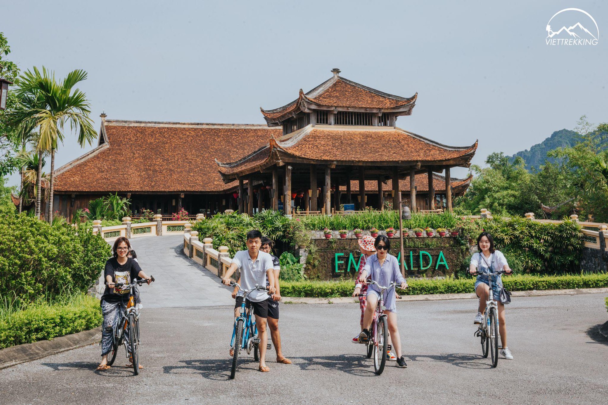 Sống trọn những ngày hè của tuổi trẻ tại Emeralda Resort Ninh Bình - Ảnh 2.