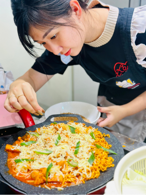 Người đứng sau thành công chuỗi lẩu nướng ByLeng và lớp học nấu ăn Leng’s Kitchen - Ảnh 3.
