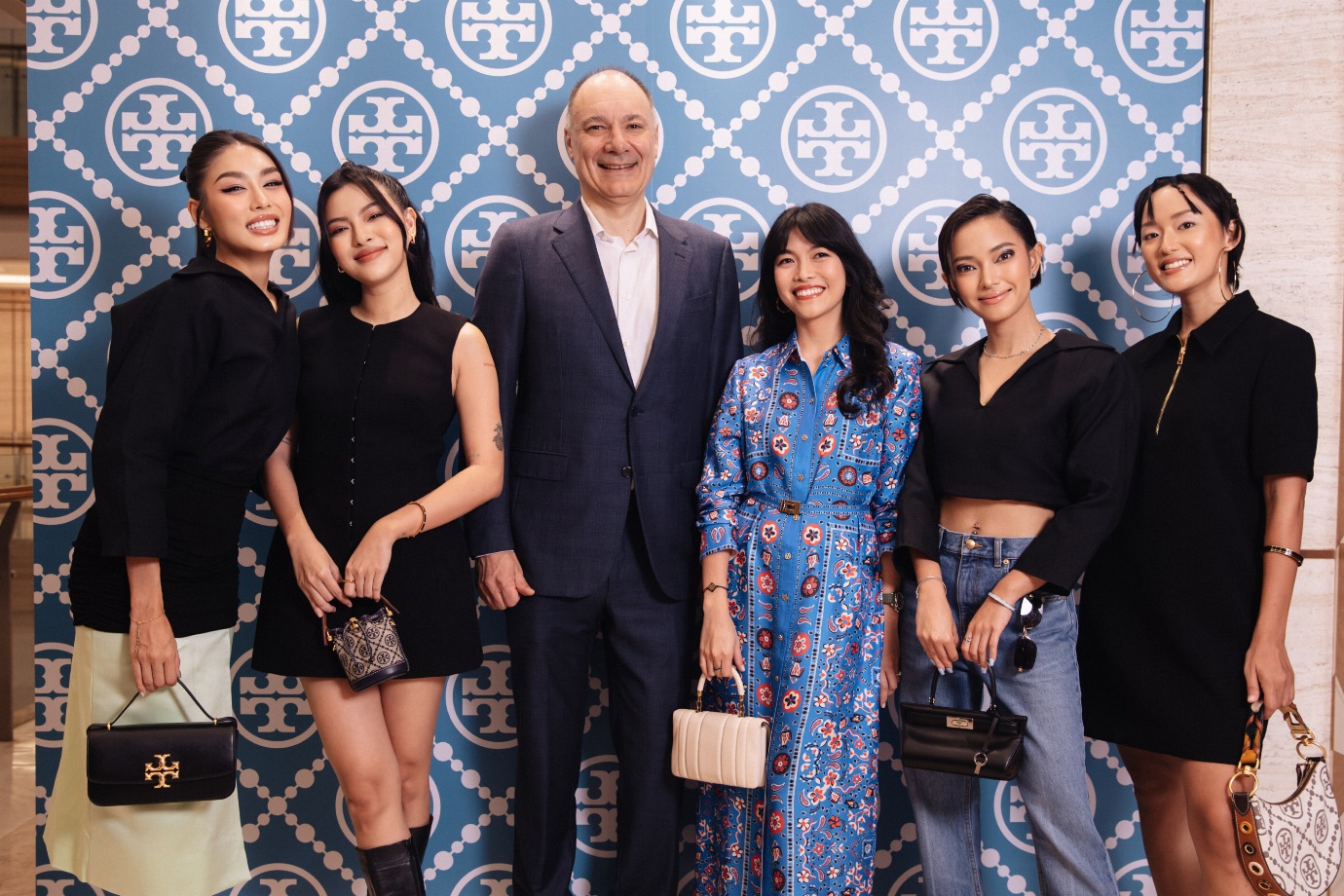 Châu Bùi, Thảo Nhi Lê, Lương Thùy Linh, Tú Hảo... tham dự tiệc khai trương cửa hàng Tory Burch Union Square - Ảnh 3.