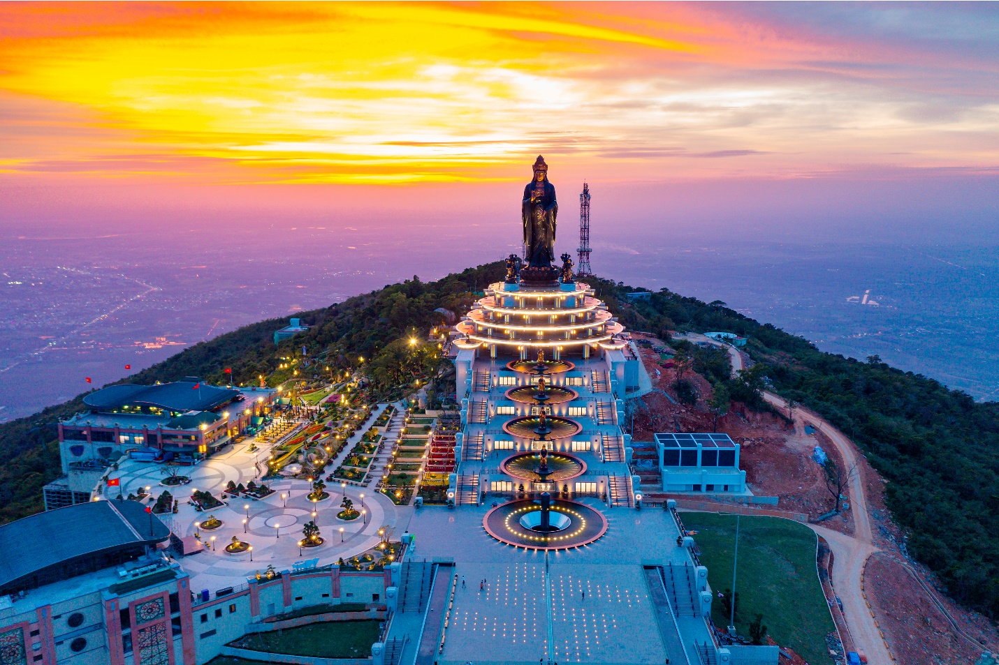 Những người gieo hạt mầm dịch vụ từ tâm - Ảnh 2. Những người gieo hạt mầm dịch vụ từ tâm - Ảnh 2.