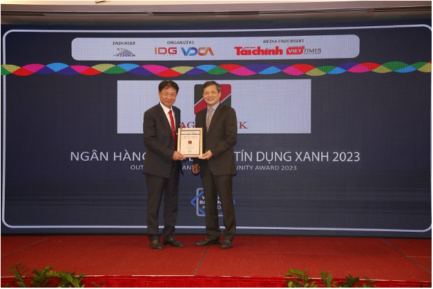 Agribank đạt 3 giải thưởng Ngân hàng Việt Nam tiêu biểu năm 2022 - Ảnh 2.