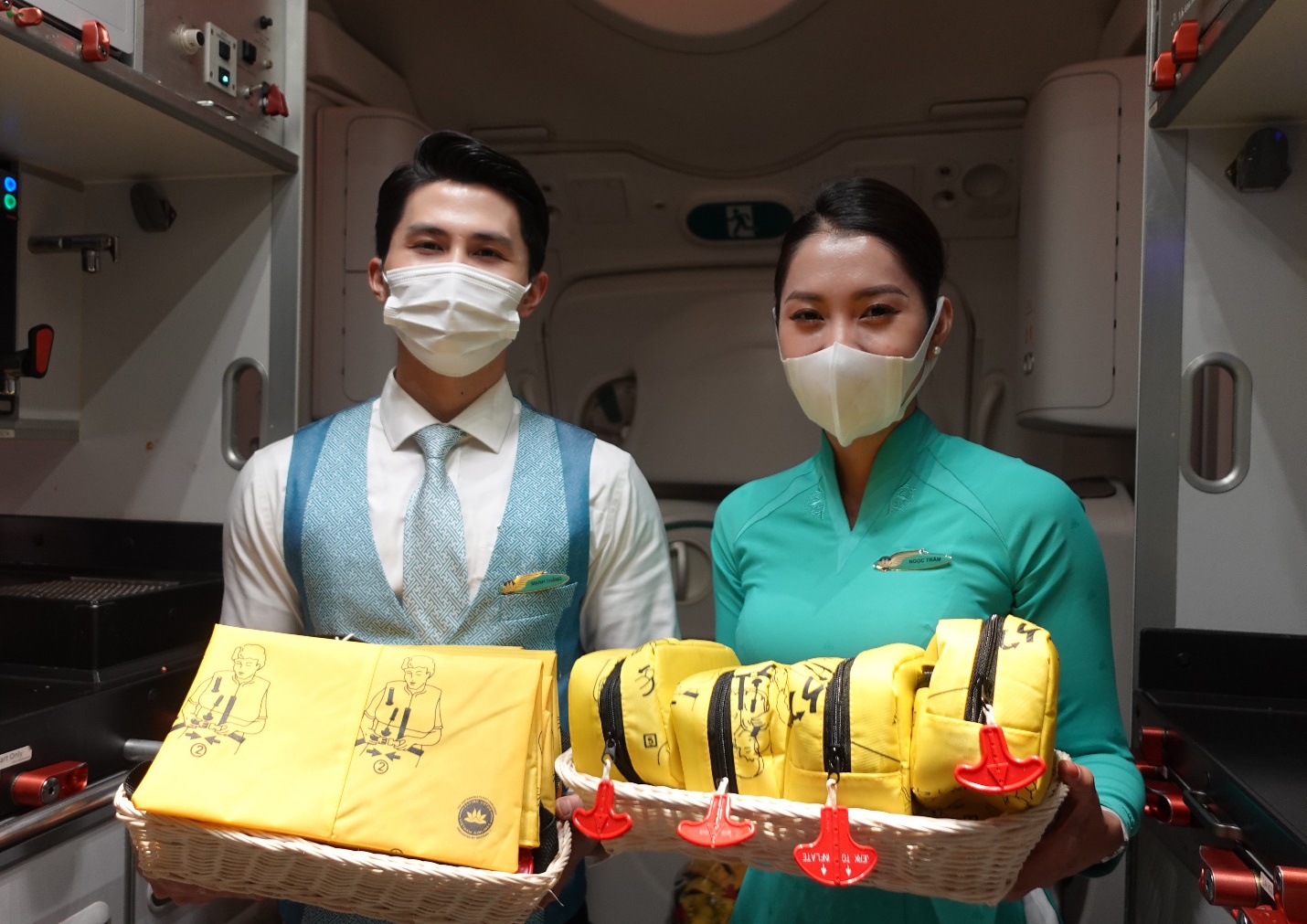 Hành khách cùng Vietnam Airlines hoàn thành thử thách “chuyến bay bền vững” - Ảnh 1.
