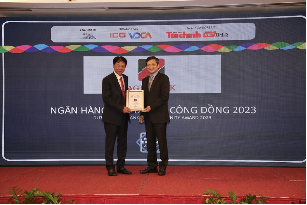 Agribank đạt 3 giải thưởng Ngân hàng Việt Nam tiêu biểu năm 2022 - Ảnh 2.
