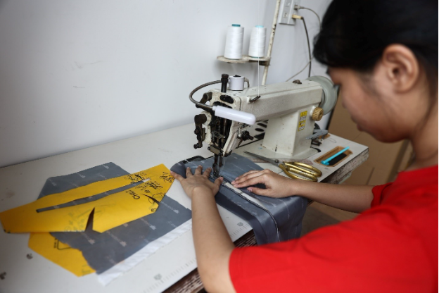 Vietnam Airlines hồi sinh áo phao cũ - Ảnh 2.