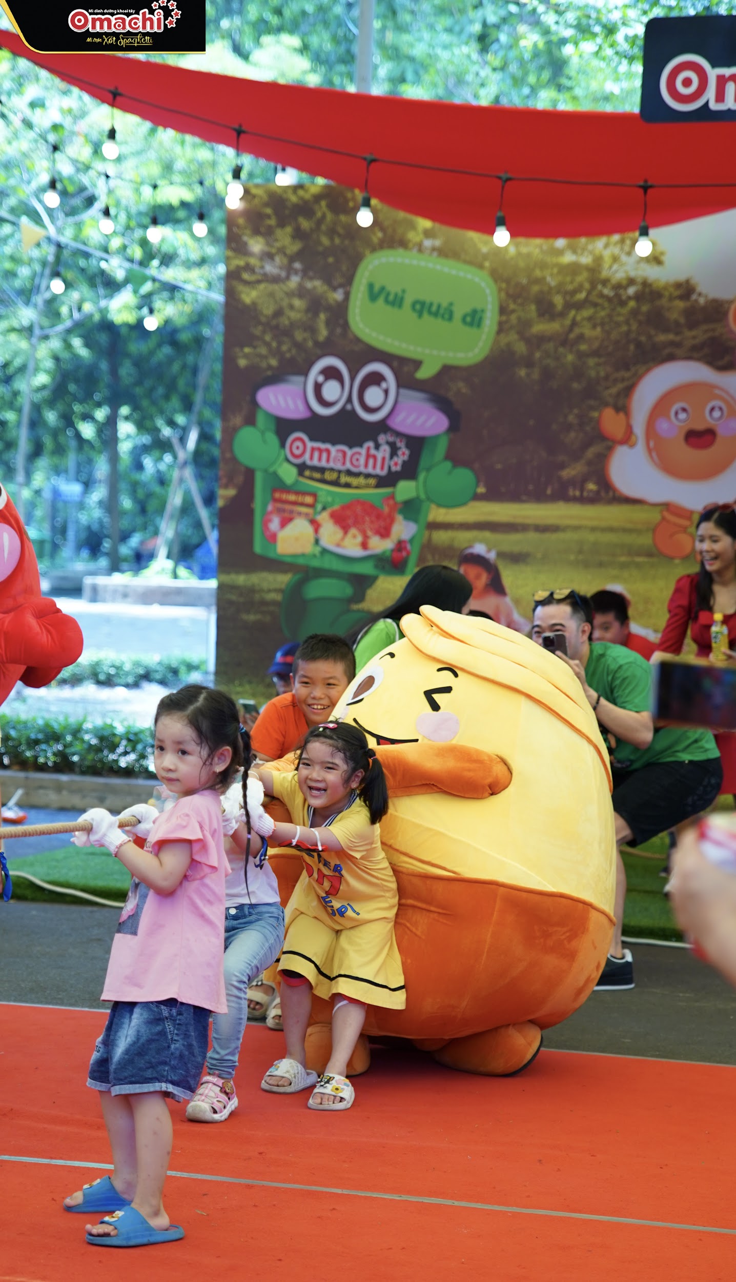 &quot;Quậy&quot; tưng bừng Thảo Cầm Viên, biệt đội Omachi Spaghetti “đối đầu bất phân thắng bại” cùng các khách nhí - Ảnh 4.