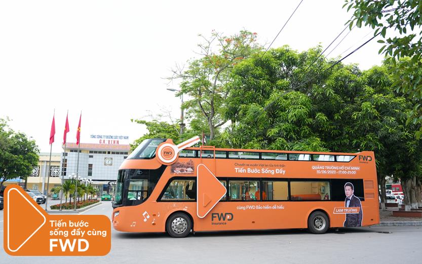 Lam Trường lần đầu trở lại Nghệ An trong chuyến xe 'Tiến bước sống đầy'