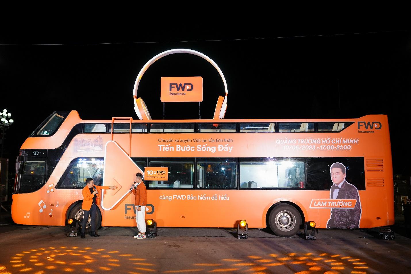 Lam Trường lần đầu trở lại Nghệ An trong chuyến xe 'Tiến bước sống đầy'