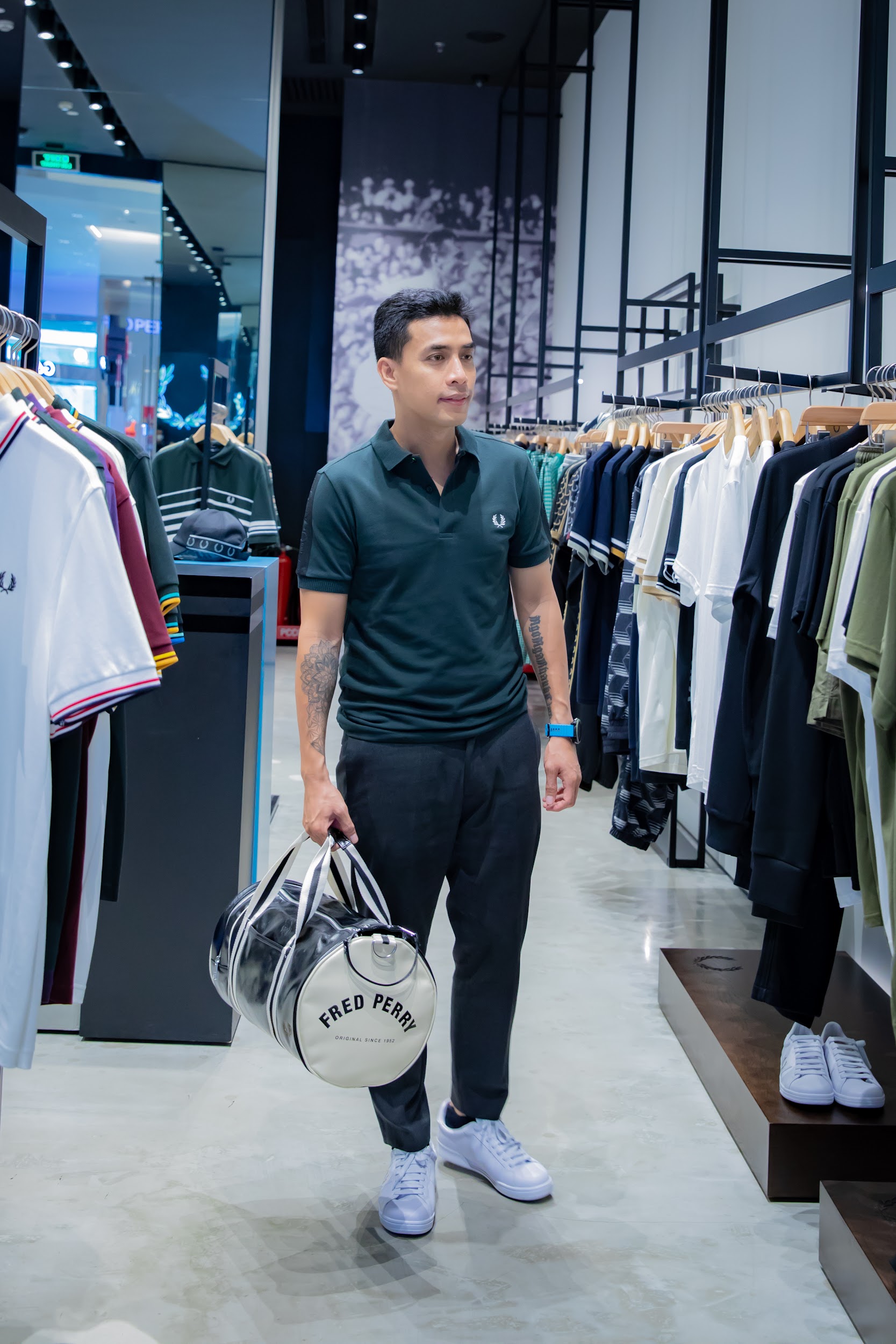 Fred Perry ra mắt cửa hàng thứ 3 tại Việt Nam: Không gian mua sắm sang trọng, đậm chất đường phố tại Thiso Mall Sala - Ảnh 4.