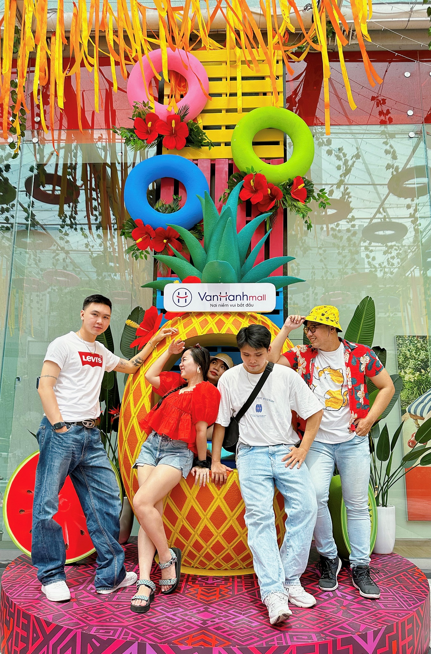 Vạn Hạnh Mall chào hè rực rỡ cùng mùa mua sắm 2023 - Ảnh 1.