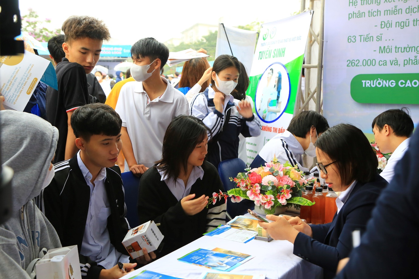 Trường Cao đẳng Y tế và Thiết bị Việt Đức tuyển sinh hệ Cao đẳng chính quy năm 2023 - Ảnh 3.