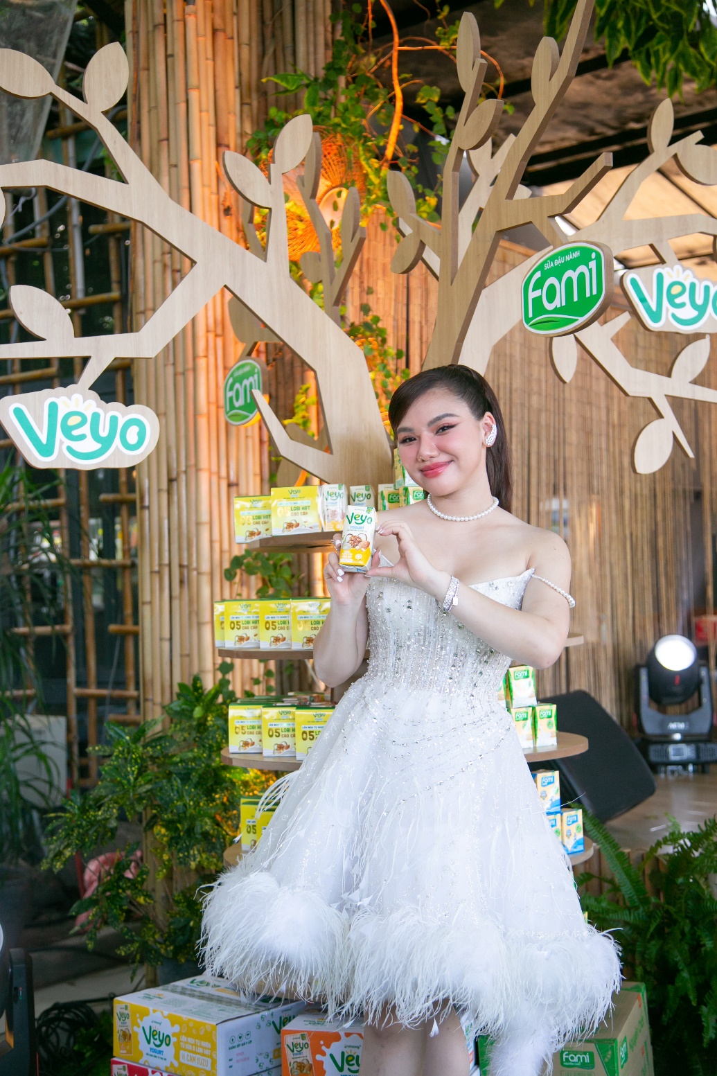 VEYO Yogurt và Fami - nhà tài trợ chính của show truyền hình thực tế kết hợp âm nhạc “La Cà Hát Ca” - Ảnh 2.