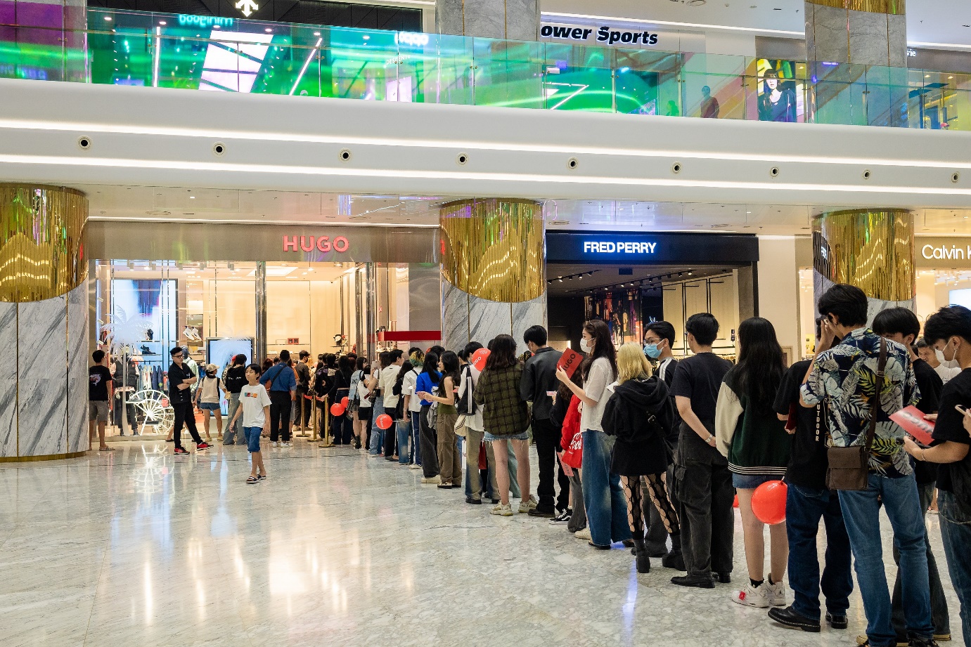 Wean Lê khuấy đảo HUGO Thiso, cùng 200 fan tham dự sự kiện ra mắt cửa hàng thứ 4 của nhà mốt - Ảnh 3.