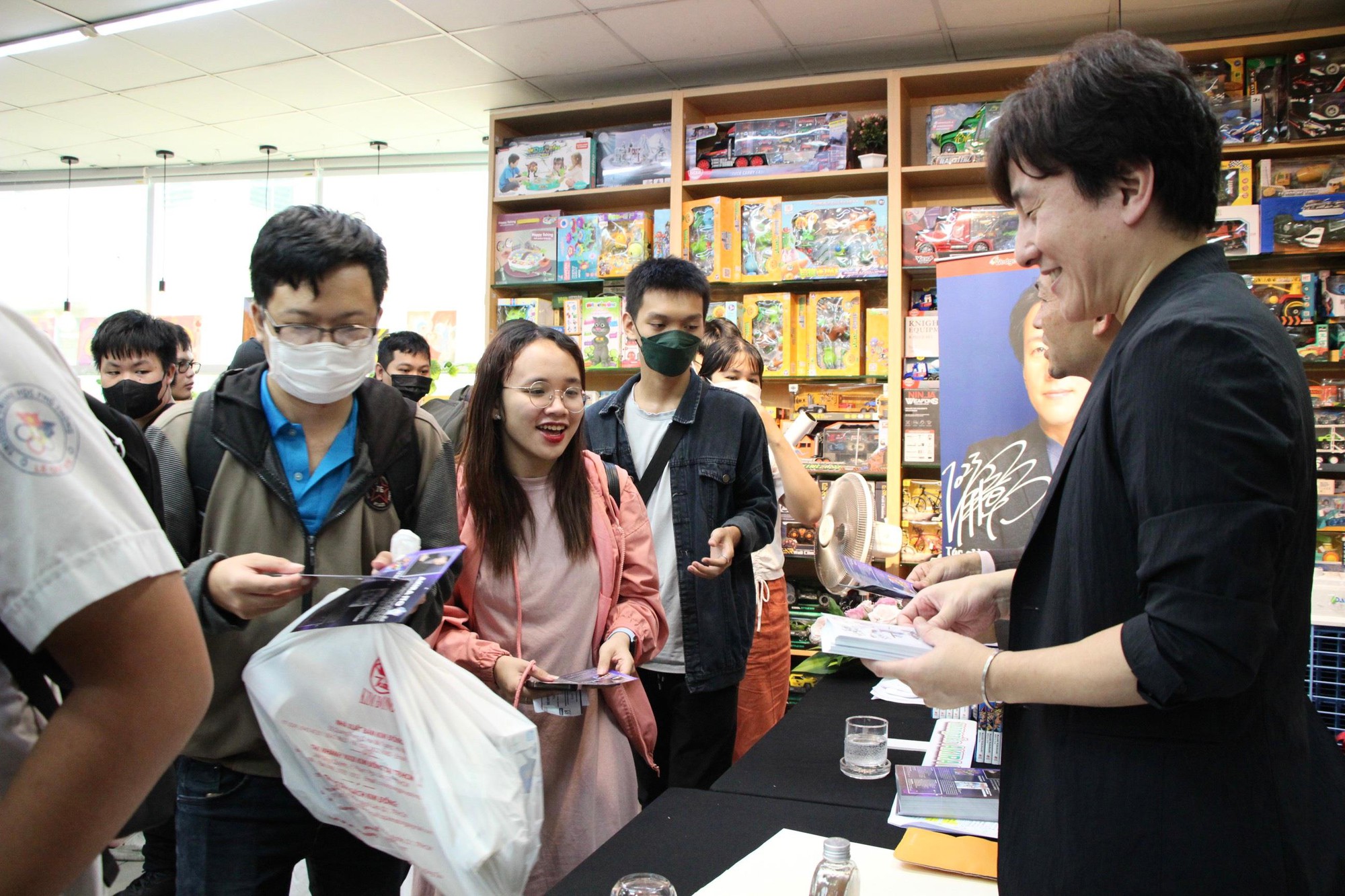 Họa sĩ manga Nhật Bản Akira tới Việt Nam giới thiệu dự án truyện tranh mới - Ảnh 3.