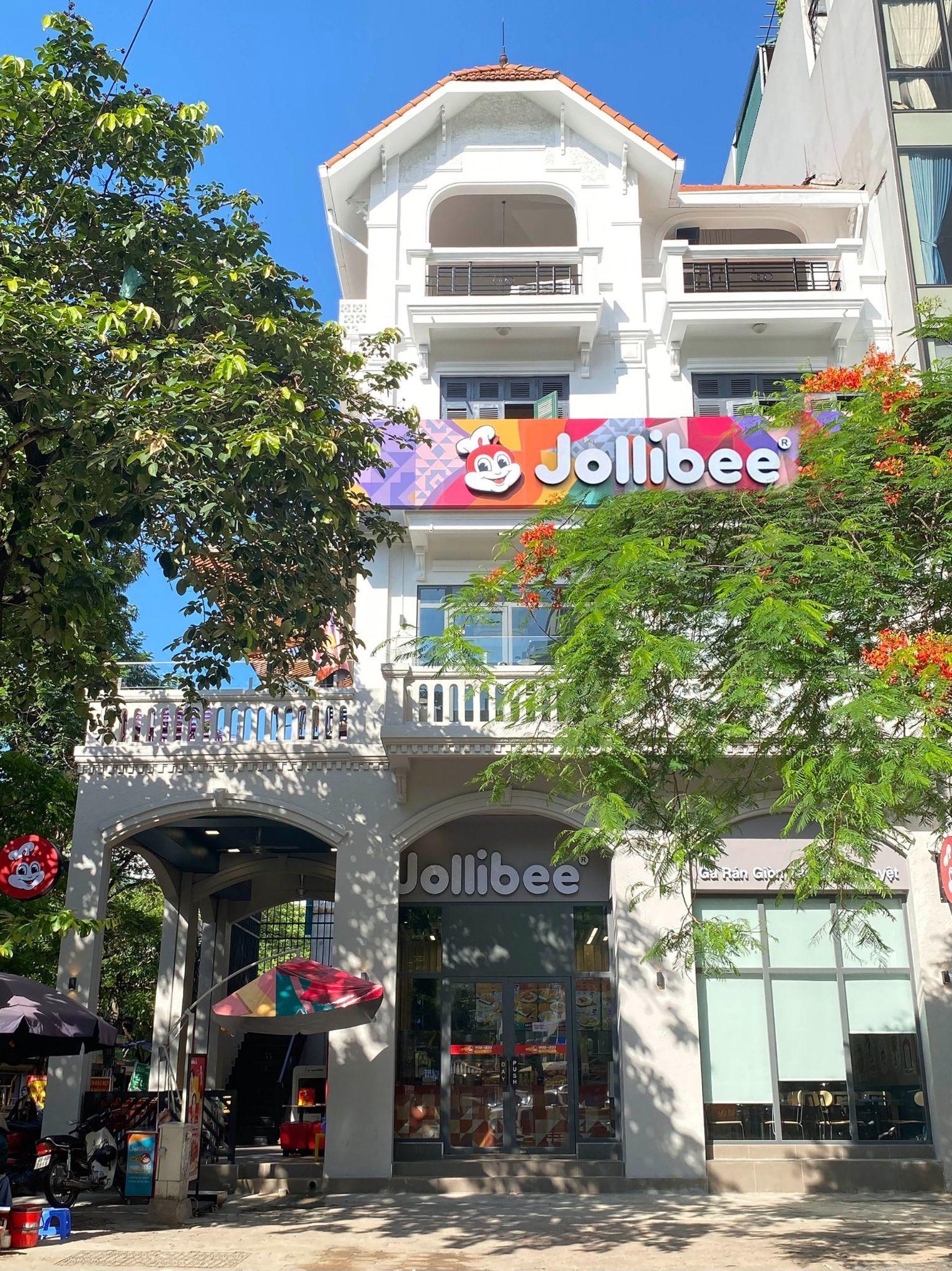 Khám phá bí mật khiến cửa hàng thứ 6 của Jollibee tại Hà Nội trở nên &quot;hót hòn họt&quot; trong ngày khai trương - Ảnh 1.
