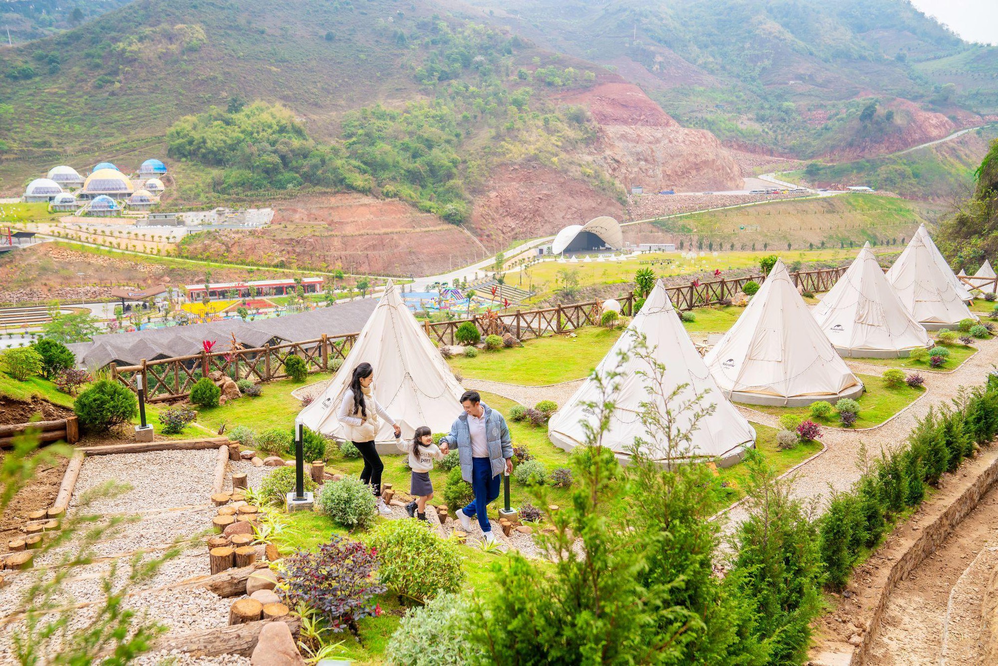 Khám phá Mộc Châu Island - Điểm du lịch trong màn cầu hôn được chú ý tuần qua - Ảnh 4.