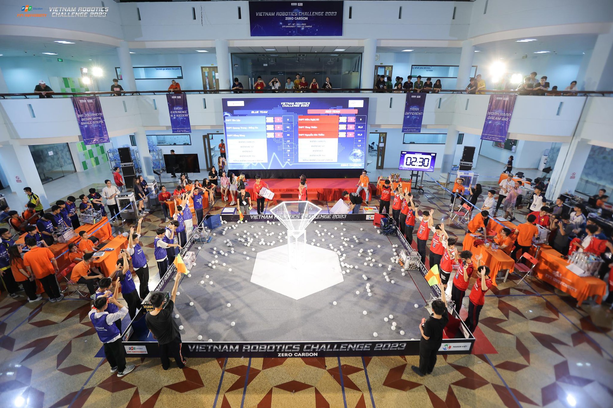 THPT Đoàn Thị Điểm và THPT Hai Bà Trưng - Thạch Thất nâng cúp vô địch Vietnam Robotics Challenge 2023 - Ảnh 1.